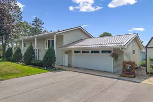 300 8th St NW, Plainview, MN 55964 - Photo 1
