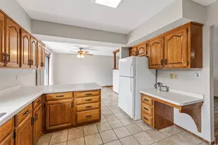 300 8th St NW, Plainview, MN 55964 - Photo 6