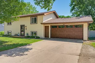 745 Dale St SW, Hutchinson, MN 55350 - Photo 2