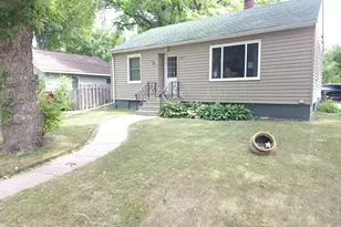 304 13th St N, Moorhead, MN 56560 - Photo 2