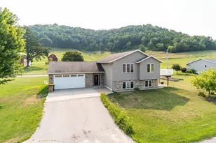 701 Spring Ct, Brownsville, MN 55919 - Photo 2