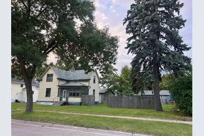 309 4th Street W, Thief River Falls, MN 56701 - Photo 2