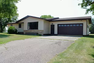 506 Lincoln Ave W, Karlstad, MN 56732 - Photo 1
