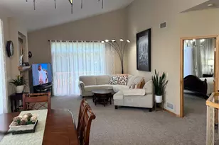 474 Bluebird Ln, Woodbury, MN 55125 - Photo 6
