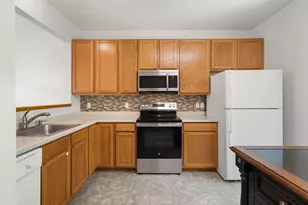 10015 Liatris Ln, Eden Prairie, MN 55347 - Photo 4