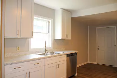 220 Garfield Street, Eveleth, MN 55734 - Photo 2