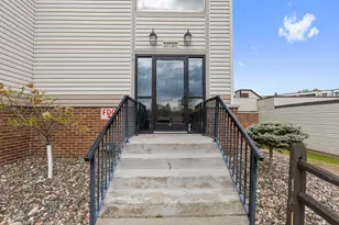 10720 Rockford Rd, Plymouth, MN 55442 - Photo 2