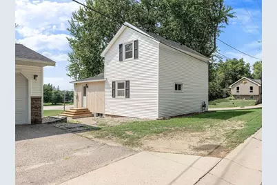 828 Clinton Street E, Waterville, MN 56096 - Photo 4