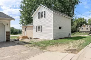 828 Clinton Street E, Waterville, MN 56096 - Photo 4