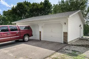 828 Clinton Street E, Waterville, MN 56096 - Photo 32