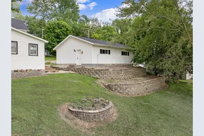 828 Clinton Street E, Waterville, MN 56096 - Photo 10