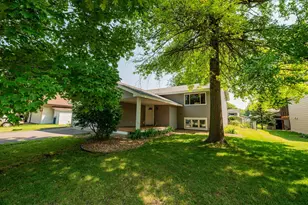 3244 Meadow Brook Ct, Vadnais Heights, MN 55127 - Photo 2