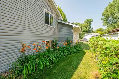 3244 Meadowbrook Court, Vadnais Heights, MN 55127 - Photo 8