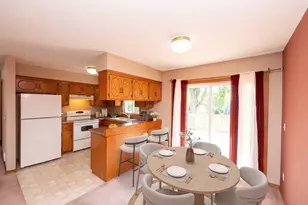 3244 Meadow Brook Ct, Vadnais Heights, MN 55127 - Photo 4