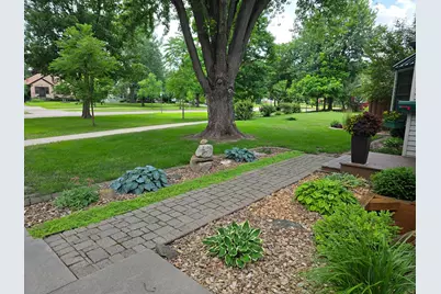 493 Wheelock Parkway W, Saint Paul, MN 55117 - Photo 2