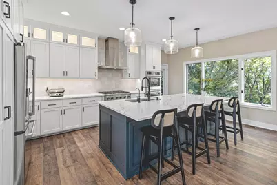 7036 Crowne Oak Road, Eden Prairie, MN 55344 - Photo 10