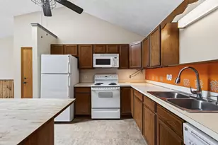 3276 Greenbrier St, Vadnais Heights, MN 55127 - Photo 8