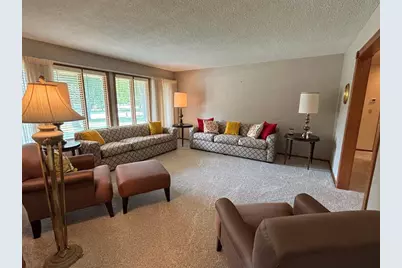 911 Oakmont Drive, Thief River Falls, MN 56701 - Photo 4