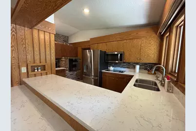 911 Oakmont Drive, Thief River Falls, MN 56701 - Photo 16