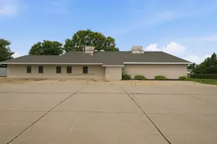 290 1st Ave NE, Wells, MN 56097 - Photo 1