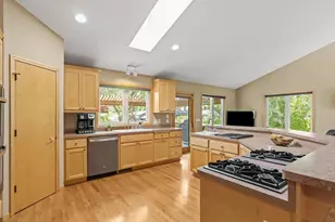 13705 Country Pl, Burnsville, MN 55337 - Photo 8