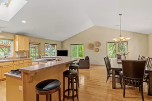 13705 Country Pl, Burnsville, MN 55337 - Photo 12