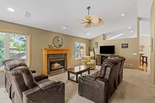 13705 Country Pl, Burnsville, MN 55337 - Photo 16