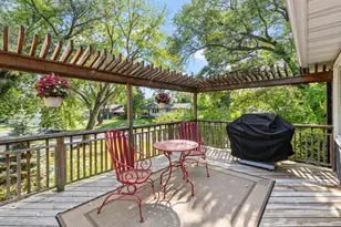 13705 Country Pl, Burnsville, MN 55337 - Photo 14