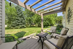 303 Elan Ct, Woodbury, MN 55125 - Photo 4