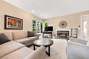 303 Elan Ct, Woodbury, MN 55125 - Photo 10