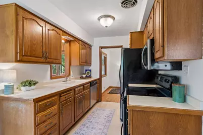9235 Queen Avenue S, Bloomington, MN 55431 - Photo 8