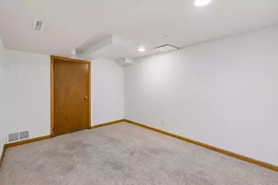 9235 Queen Avenue S, Bloomington, MN 55431 - Photo 22