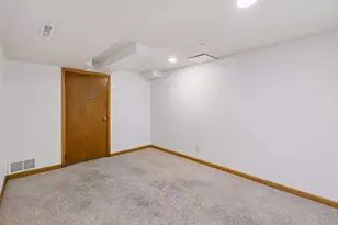 9235 Queen Ave S, Bloomington, MN 55431 - Photo 22