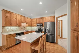 12999 Garvin Brook Ln, Apple Valley, MN 55124 - Photo 4