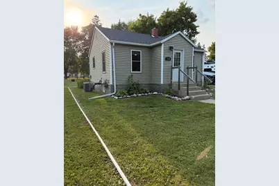 1209 Arnold Avenue N, Thief River Falls, MN 56701 - Photo 2