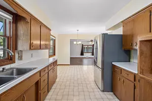 702 Madison St S, Shakopee, MN 55379 - Photo 8