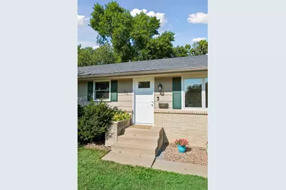 702 Madison Street S, Shakopee, MN 55379 - Photo 2