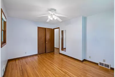 702 Madison Street S, Shakopee, MN 55379 - Photo 16