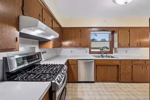702 Madison St S, Shakopee, MN 55379 - Photo 10