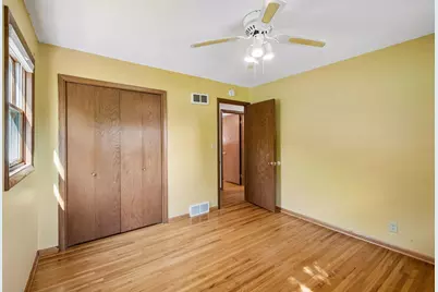 702 Madison Street S, Shakopee, MN 55379 - Photo 18