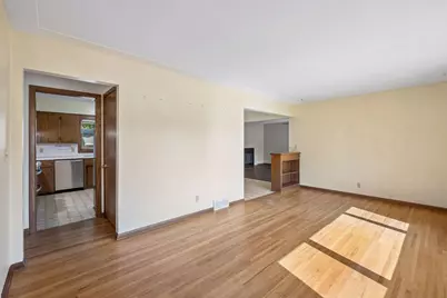 702 Madison Street S, Shakopee, MN 55379 - Photo 6
