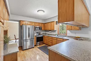 8819 Rainier Ct, Woodbury, MN 55125 - Photo 4