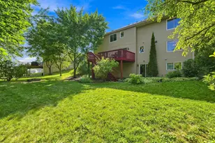 8819 Rainier Ct, Woodbury, MN 55125 - Photo 2