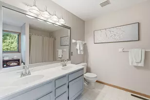 8819 Rainier Ct, Woodbury, MN 55125 - Photo 14