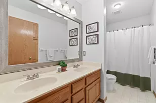 8819 Rainier Ct, Woodbury, MN 55125 - Photo 18