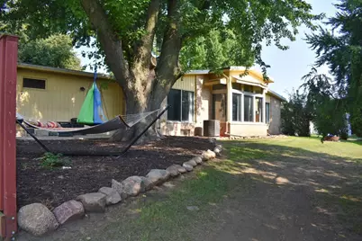 304 Independence Avenue S, Clarks Grove, MN 56016 - Photo 6