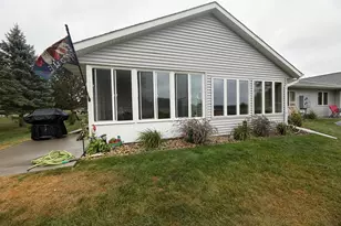 2344 Cherrywood Ln, Worthington, MN 56187 - Photo 4