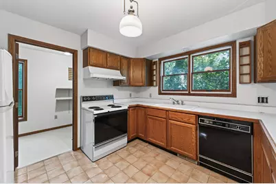 2597 Hayward Avenue N, Oakdale, MN 55128 - Photo 6