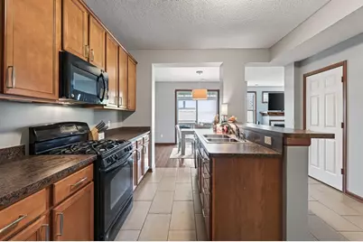 1952 Commonwealth Boulevard #4, Chanhassen, MN 55317 - Photo 14