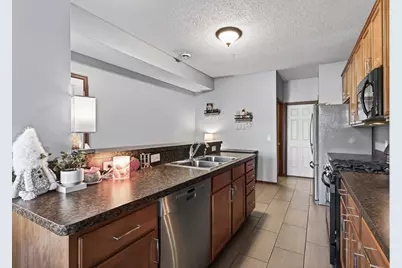 1952 Commonwealth Boulevard #4, Chanhassen, MN 55317 - Photo 10